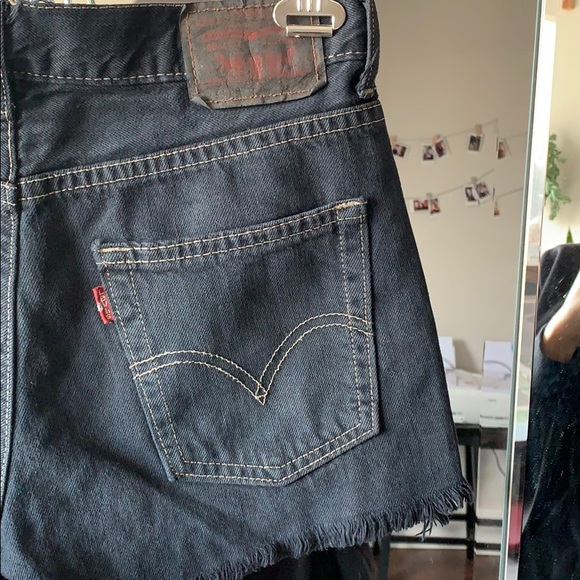Levi’s Vintage Black Cut-Off Shorts - Picture 3 of 3
